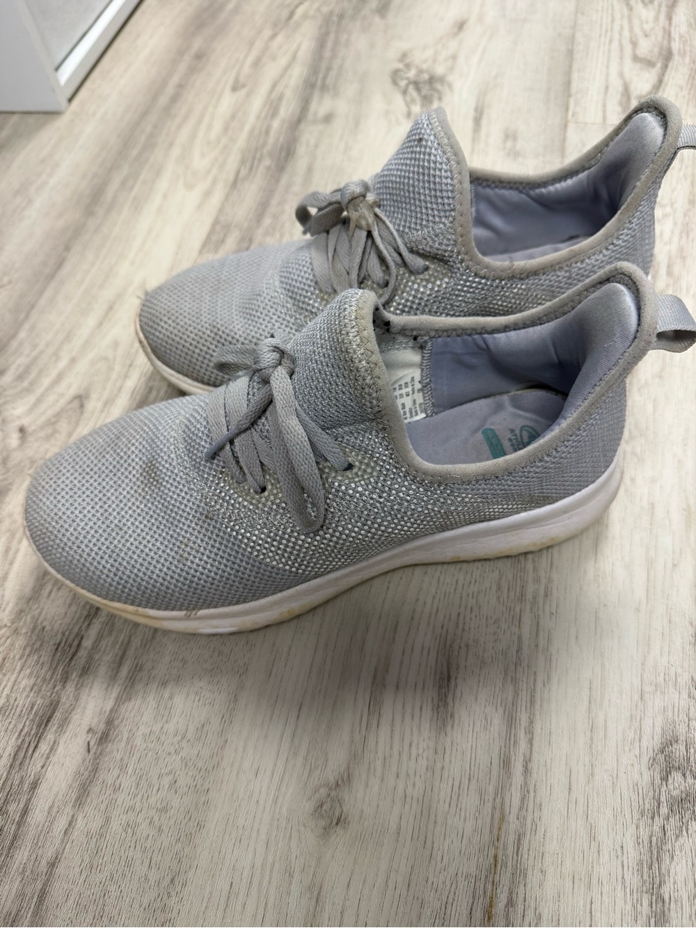 Light Gray Women's Knit Lace-Up Sneakers